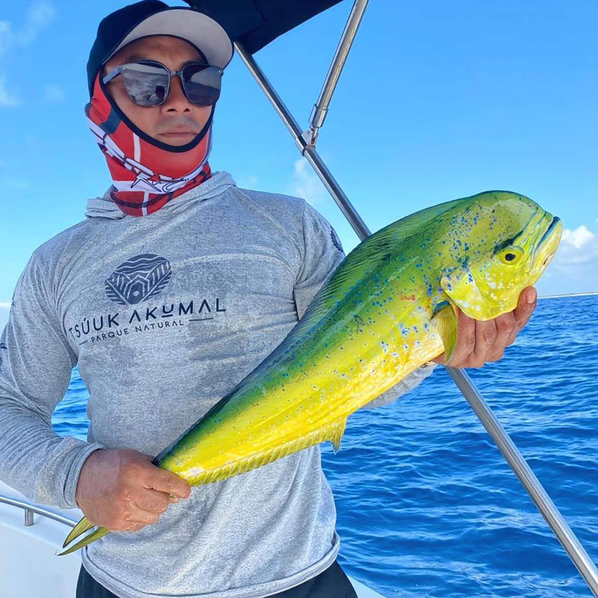 Xarou, guía local experto en pesca y snorkel en Akumal Bay con 14 años de experiencia